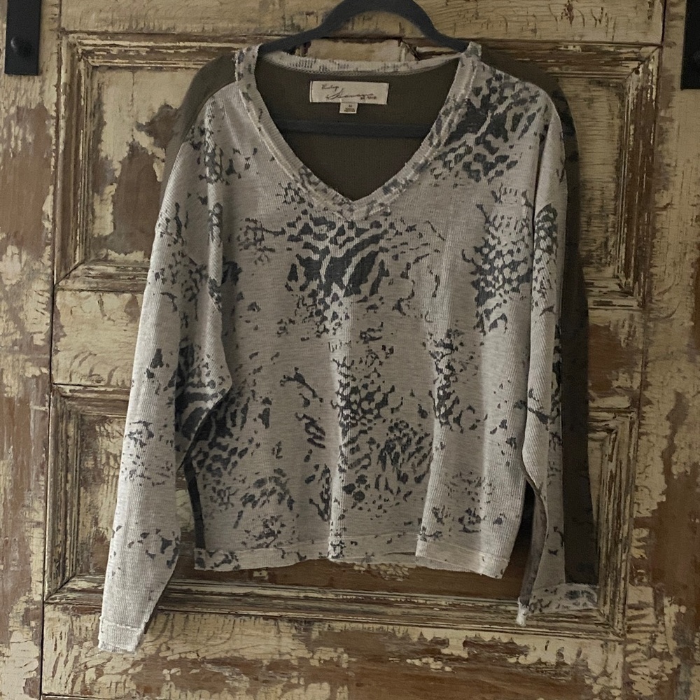 Vintage Havana Gray and Black Thermal Top, Size M.